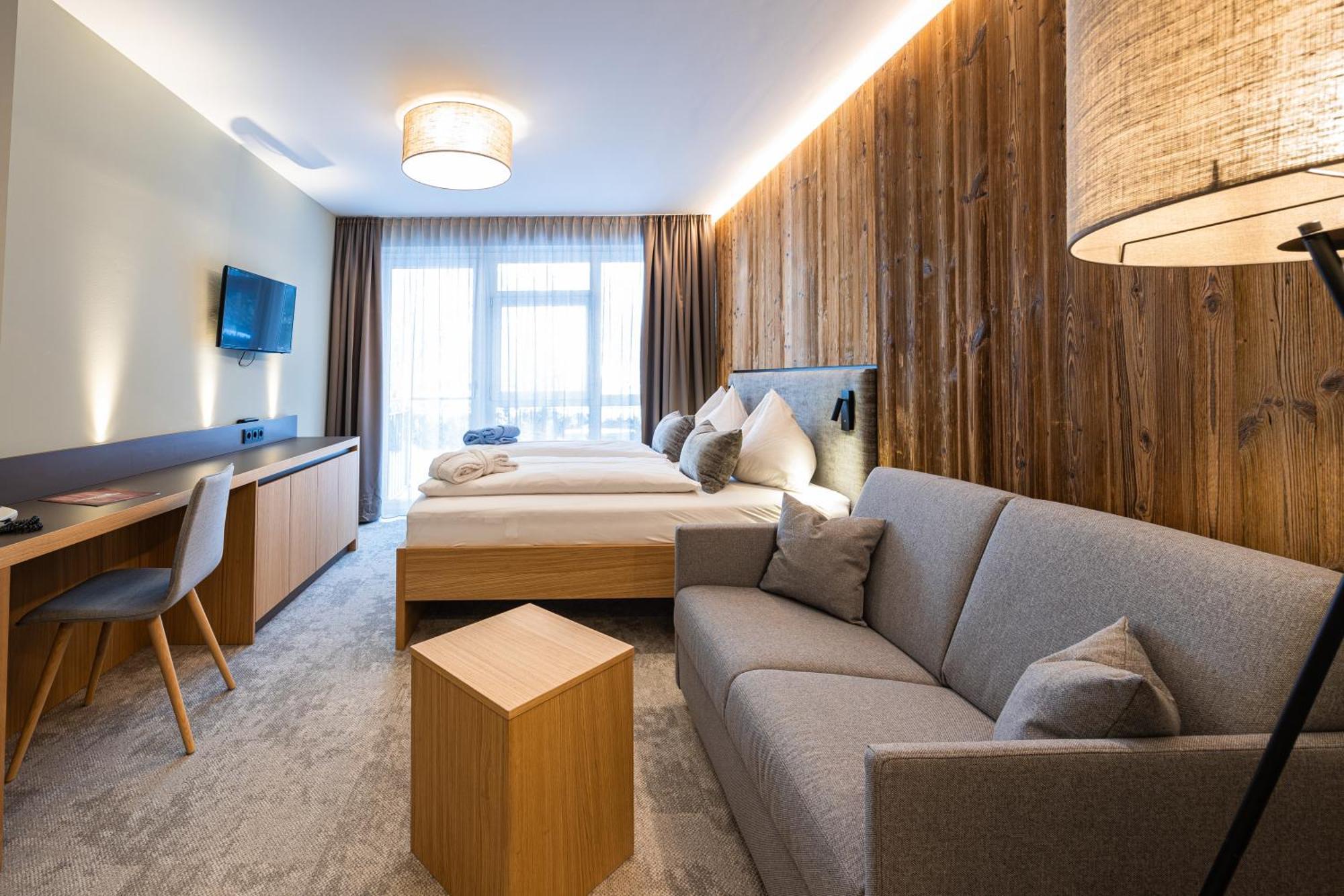 Junior Suite with Balcony,1533658555:JPEG